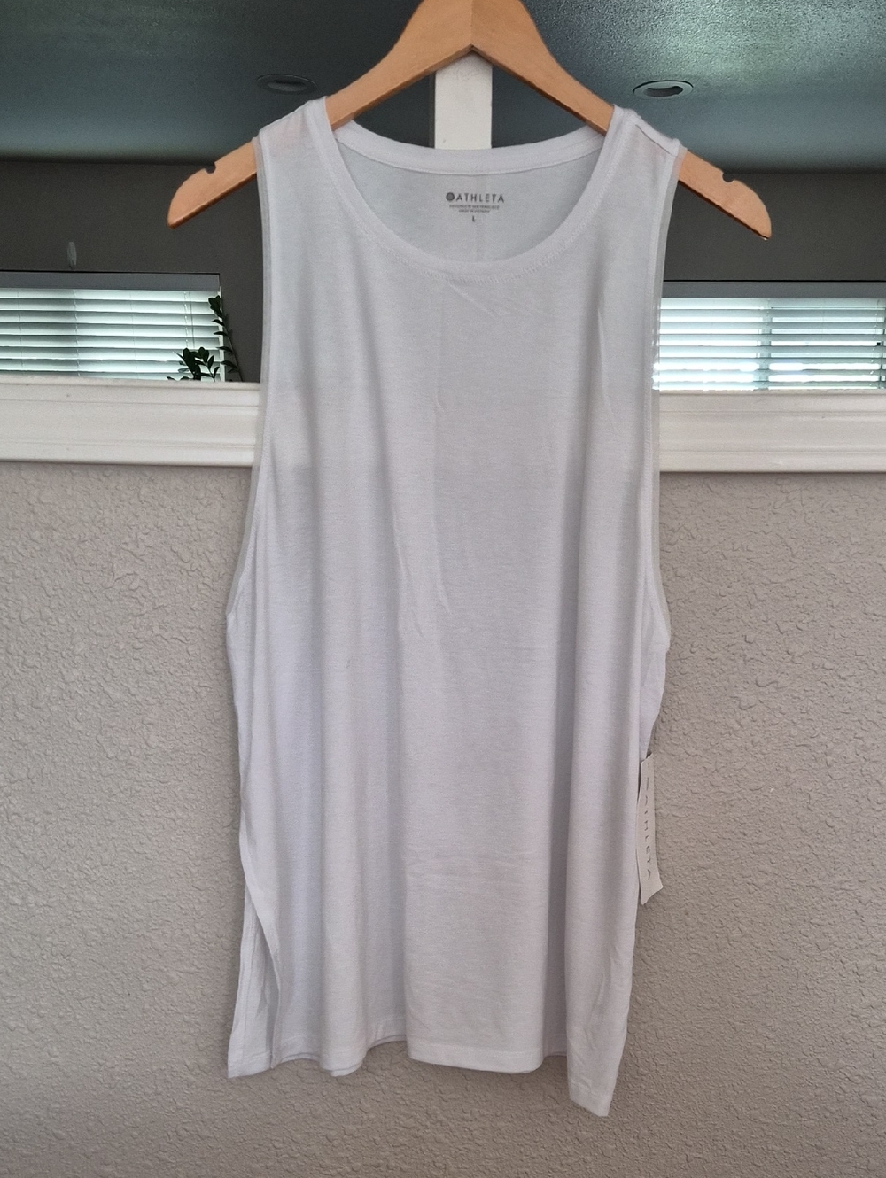 Athleta White Sleeveless Lightweight Tank Sz. Women's L